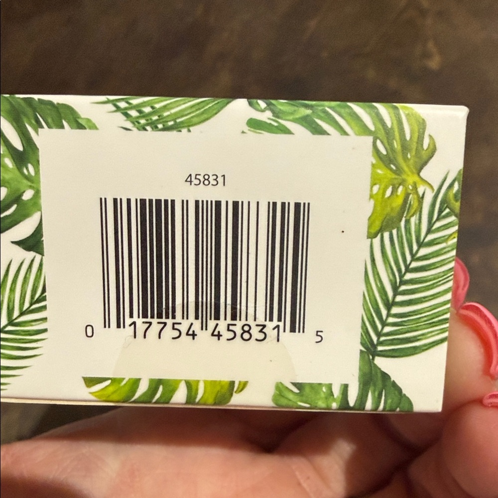 Lique Lip Balm and Scrub Set - Picture 4 of 5